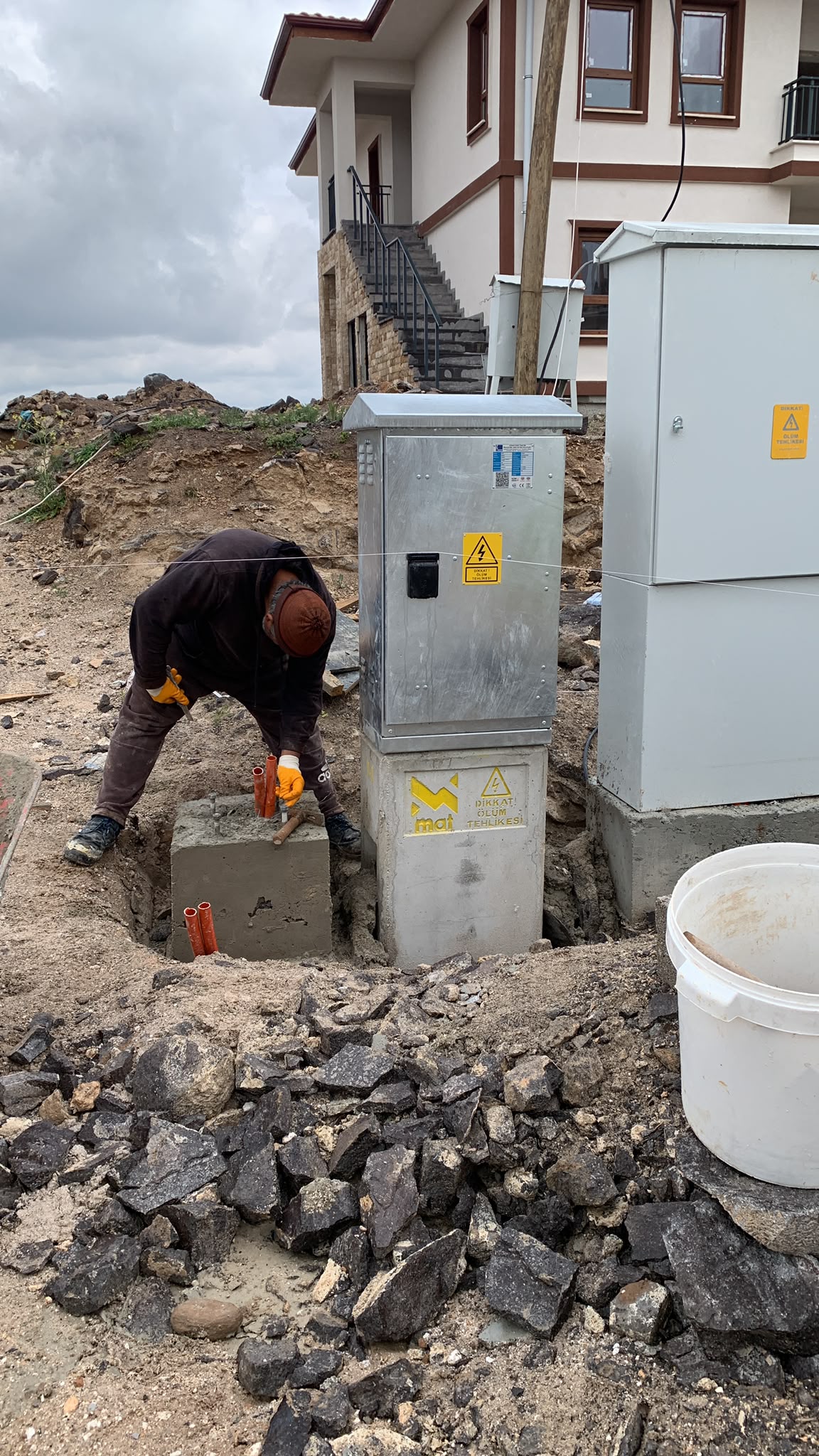 Çatı üzeri güneş enerjisi (GES) panel kurulumu